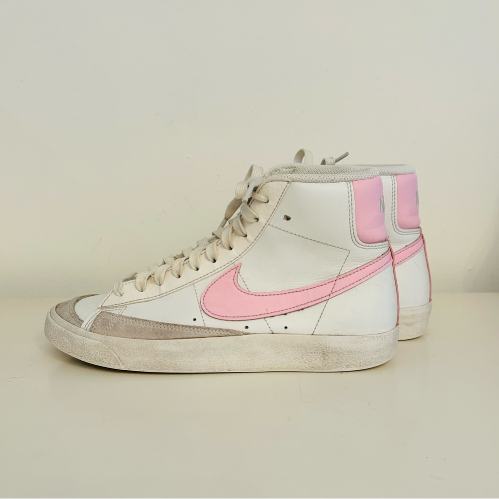 Nike - Blazer Mid `77 - Color : White/Pink - Women’s Size 6 !! 💝